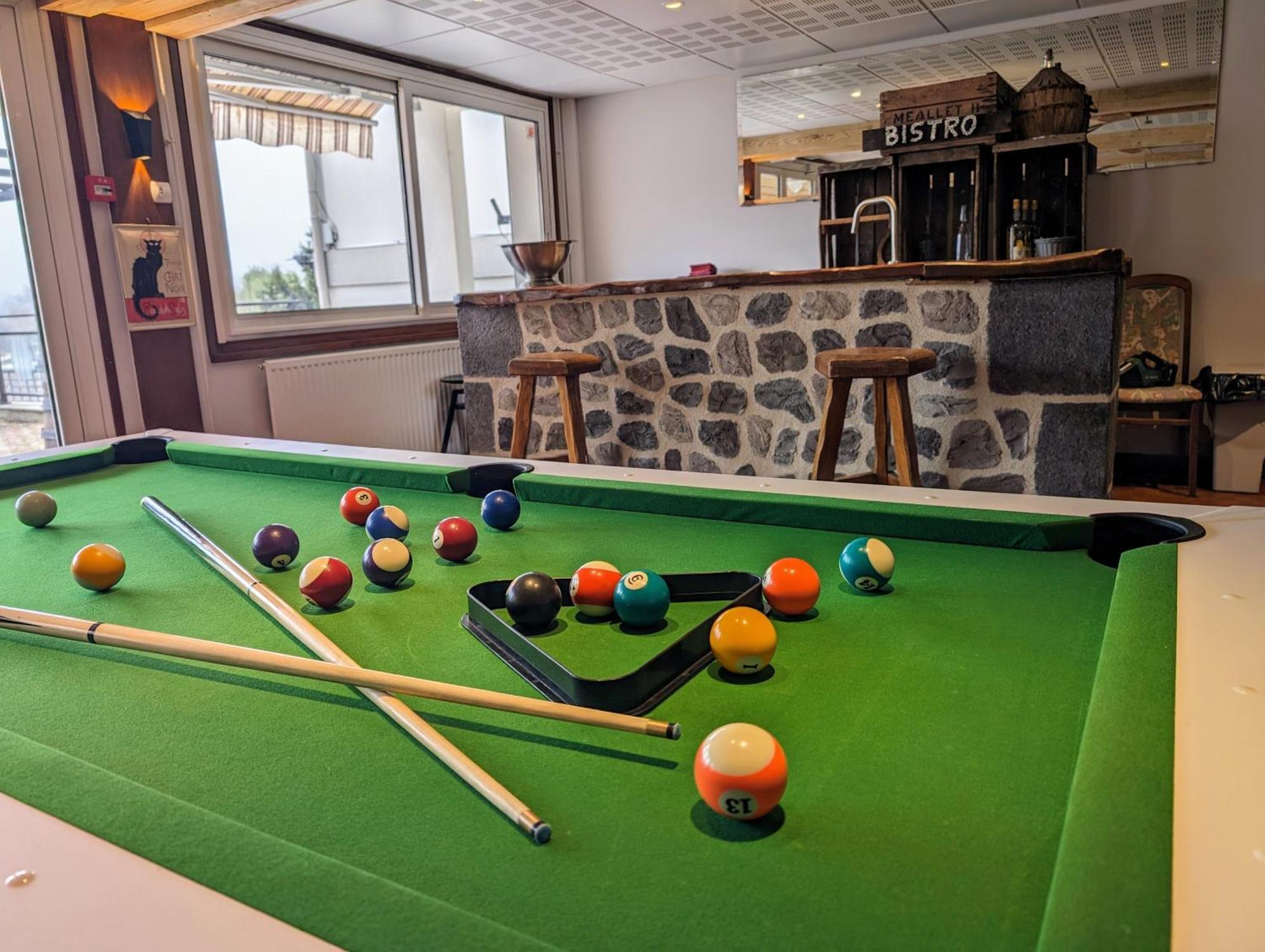 Logis Hotel Le Beau Site Chambon-sur-Lac Exteriör bild