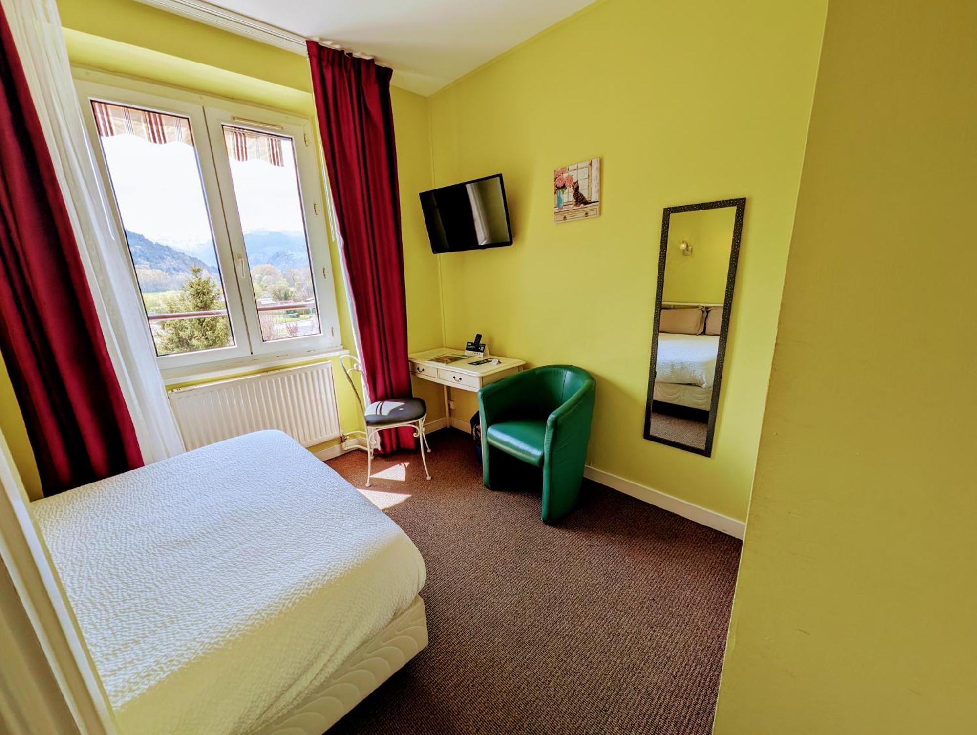 Logis Hotel Le Beau Site Chambon-sur-Lac Exteriör bild