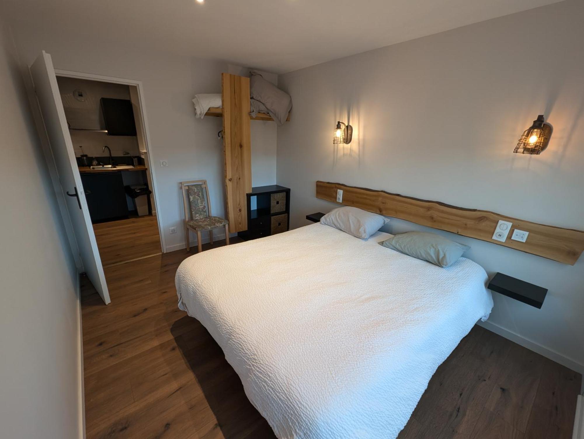 Logis Hotel Le Beau Site Chambon-sur-Lac Exteriör bild