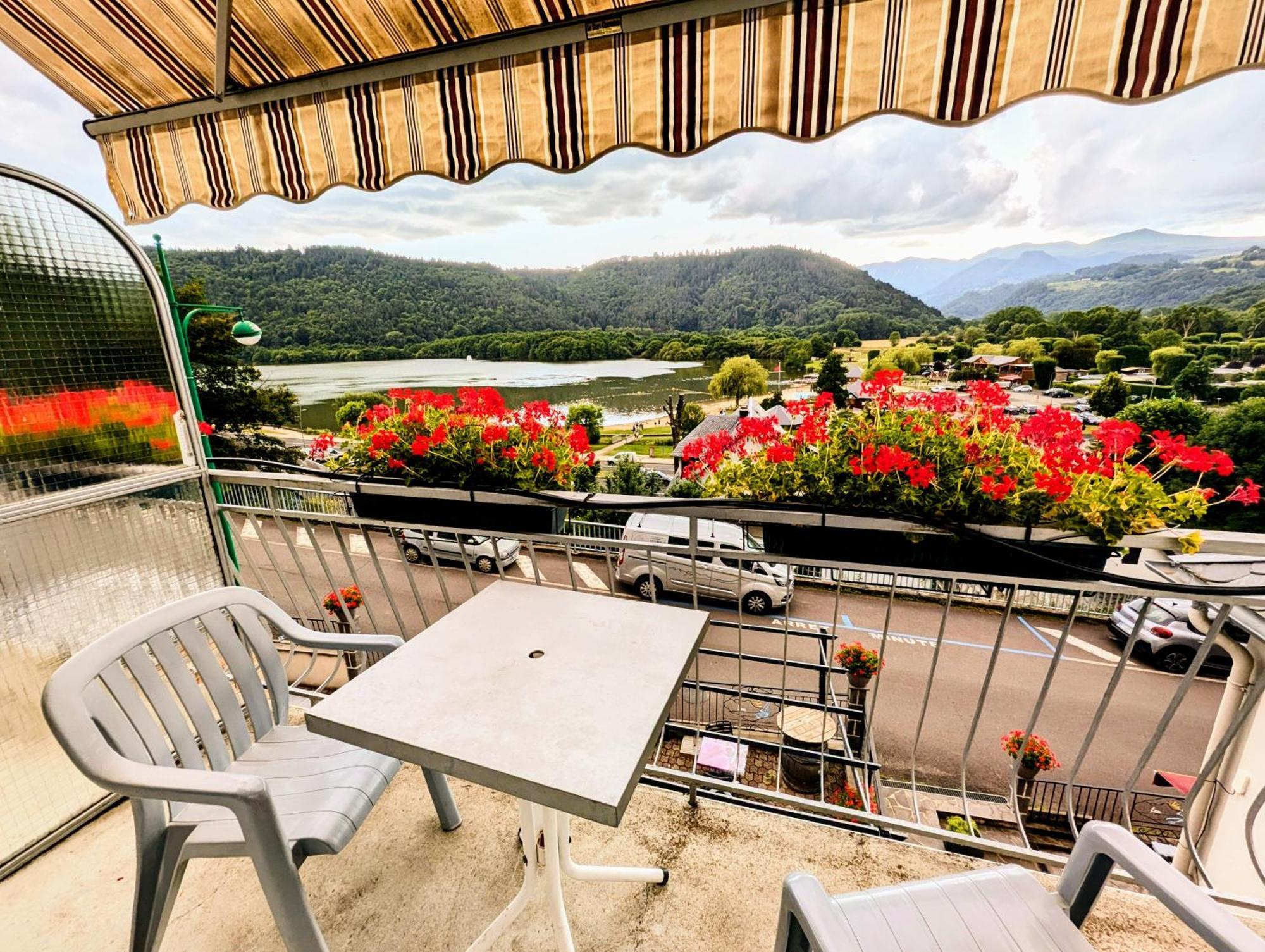 Logis Hotel Le Beau Site Chambon-sur-Lac Exteriör bild