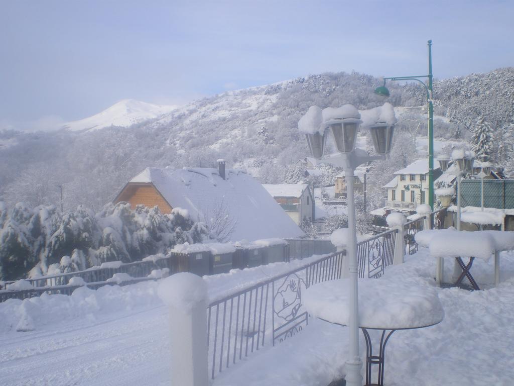 Logis Hotel Le Beau Site Chambon-sur-Lac Exteriör bild