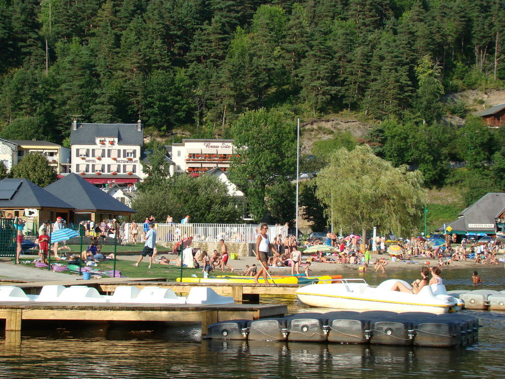 Logis Hotel Le Beau Site Chambon-sur-Lac Exteriör bild
